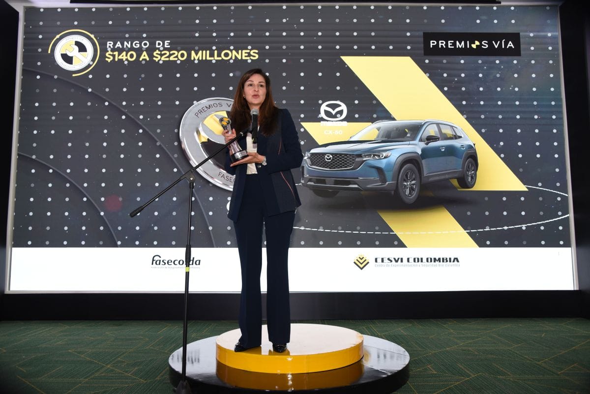 PREMIOS VÍA 2025: EL PODIO DE LA INNOVACIÓN AUTOMOTRIZ EN COLOMBIA V12MAGAZINE Los Premios Vía 2025 celebraron su 11ª edición reconociendo a las marcas automotrices que lideran en seguridad, costo de reparación y servicio posventa, destacando también su compromiso con la movilidad sostenible. V12MAGAZINE