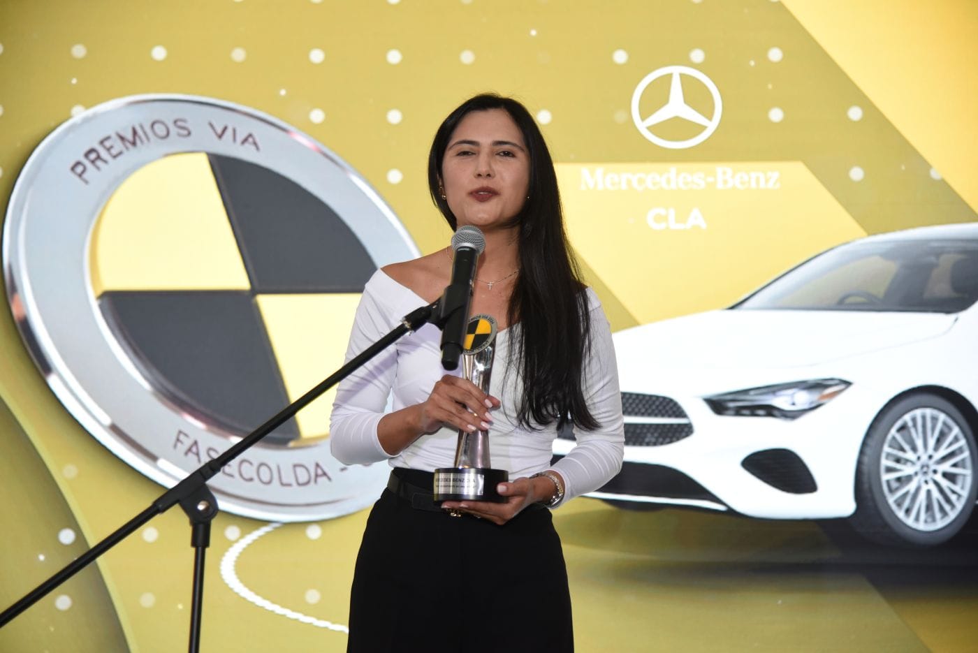 PREMIOS VÍA 2025: EL PODIO DE LA INNOVACIÓN AUTOMOTRIZ EN COLOMBIA V12MAGAZINE Los Premios Vía 2025 celebraron su 11ª edición reconociendo a las marcas automotrices que lideran en seguridad, costo de reparación y servicio posventa, destacando también su compromiso con la movilidad sostenible. V12MAGAZINE