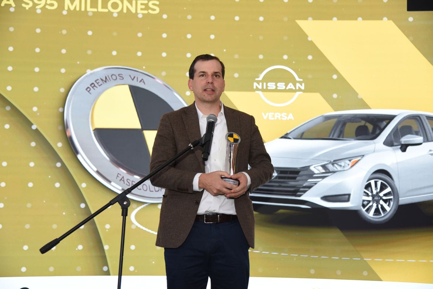 PREMIOS VÍA 2025: EL PODIO DE LA INNOVACIÓN AUTOMOTRIZ EN COLOMBIA V12MAGAZINE Los Premios Vía 2025 celebraron su 11ª edición reconociendo a las marcas automotrices que lideran en seguridad, costo de reparación y servicio posventa, destacando también su compromiso con la movilidad sostenible. V12MAGAZINE