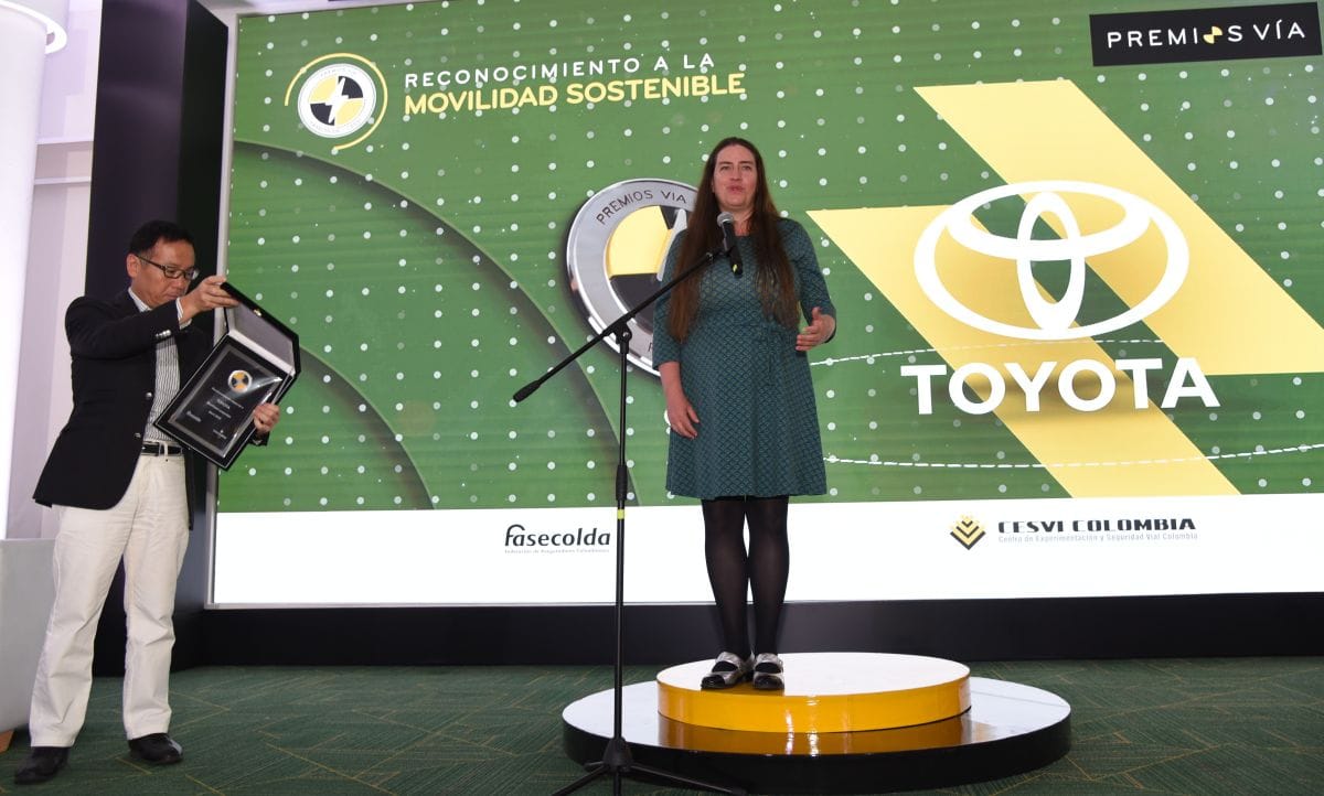 PREMIOS VÍA 2025: EL PODIO DE LA INNOVACIÓN AUTOMOTRIZ EN COLOMBIA V12MAGAZINE Los Premios Vía 2025 celebraron su 11ª edición reconociendo a las marcas automotrices que lideran en seguridad, costo de reparación y servicio posventa, destacando también su compromiso con la movilidad sostenible. V12MAGAZINE
