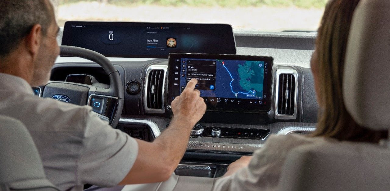 FORD EXPEDITION 2025: ESTÁ EN COLOMBIA, LA SUV QUE ELEVA LAS AVENTURAS AL SIGUIENTE NIVEL V12MAGAZINE Ford Expedition 2025 llega a Colombia con una propuesta robusta, tecnológica y familiar que marca un nuevo estándar en el segmento de las SUV grandes. Su diseño, equipamiento y motorización prometen convertirla en el nuevo referente del lujo aventurero. V12MAGAZINE