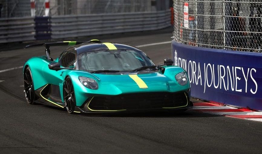 ASTON MARTIN VALHALLA: EL NUEVO OLIMPO DE LOS SUPERCAR V12MAGAZINE El Aston Martin Valhalla hizo su debut dinámico en el Gran Premio de Mónaco. Con 1.079 caballos y tecnología de Fórmula 1, es el superdeportivo más extremo de la marca. V12MAGAZINE