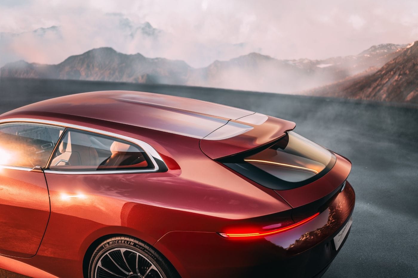 BMW CONCEPT SPEEDTOP: EXCLUSIVIDAD Y HOMENAJE AL LUJO ARTESANAL Y LA VELOCIDAD PURA V12MAGAZINE BMW sorprendió en el Concorso d’Eleganza Villa d’Este 2025, celebrado a orillas del Lago de Como, en Italia, con la presentación del BMW Concept Speedtop, un prototipo que celebra el espíritu del gran turismo con un diseño audaz, lujo sin concesiones y un motor que ruge fuerte. V12MAGAZINE