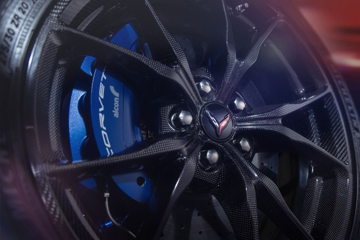 CORVETTE ZR1X 2026: EL HIPERAUTO QUE REDEFINE EL PODER AMERICANO V12MAGAZINE Corvette ZR1X 2026 irrumpe en el panorama automotor como el hiperdeportivo más brutal de Chevrolet, combinando tracción total electrificada, potencia extrema y una ingeniería digna de un cohete de pista. V12MAGAZINE