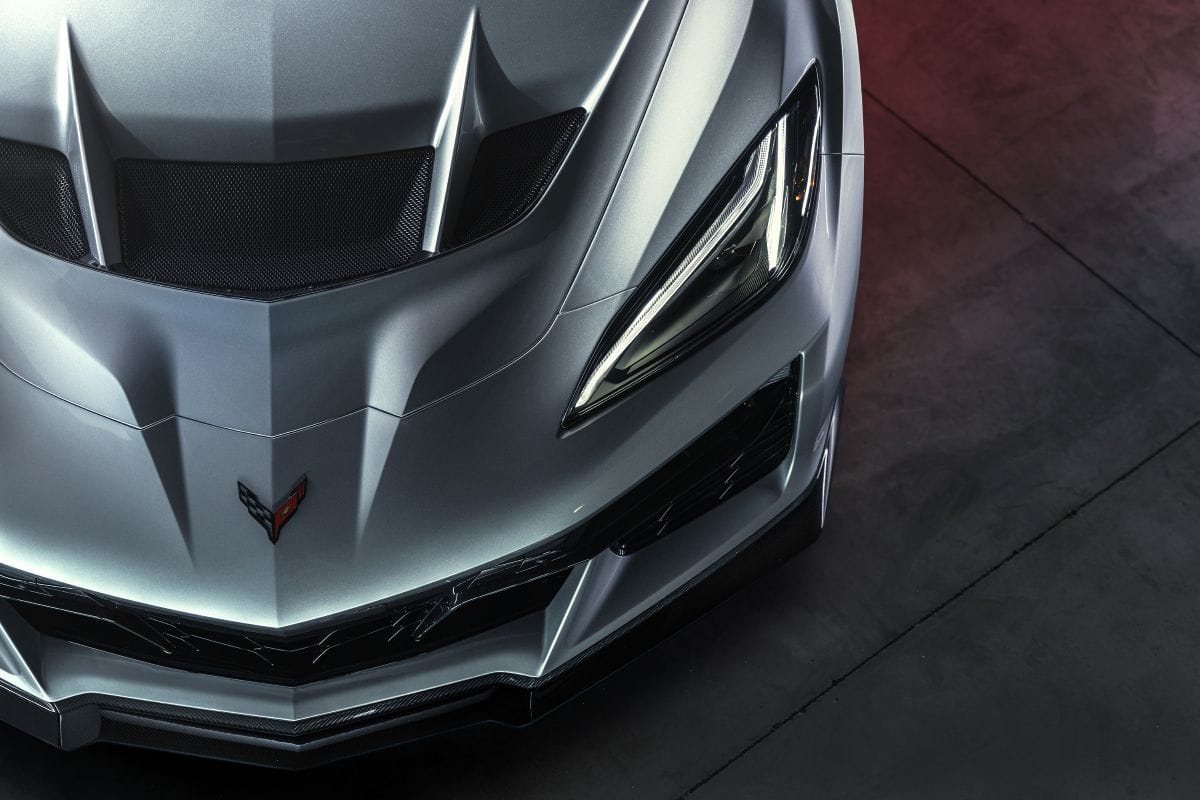 CORVETTE ZR1X 2026: EL HIPERAUTO QUE REDEFINE EL PODER AMERICANO V12MAGAZINE Corvette ZR1X 2026 irrumpe en el panorama automotor como el hiperdeportivo más brutal de Chevrolet, combinando tracción total electrificada, potencia extrema y una ingeniería digna de un cohete de pista. V12MAGAZINE