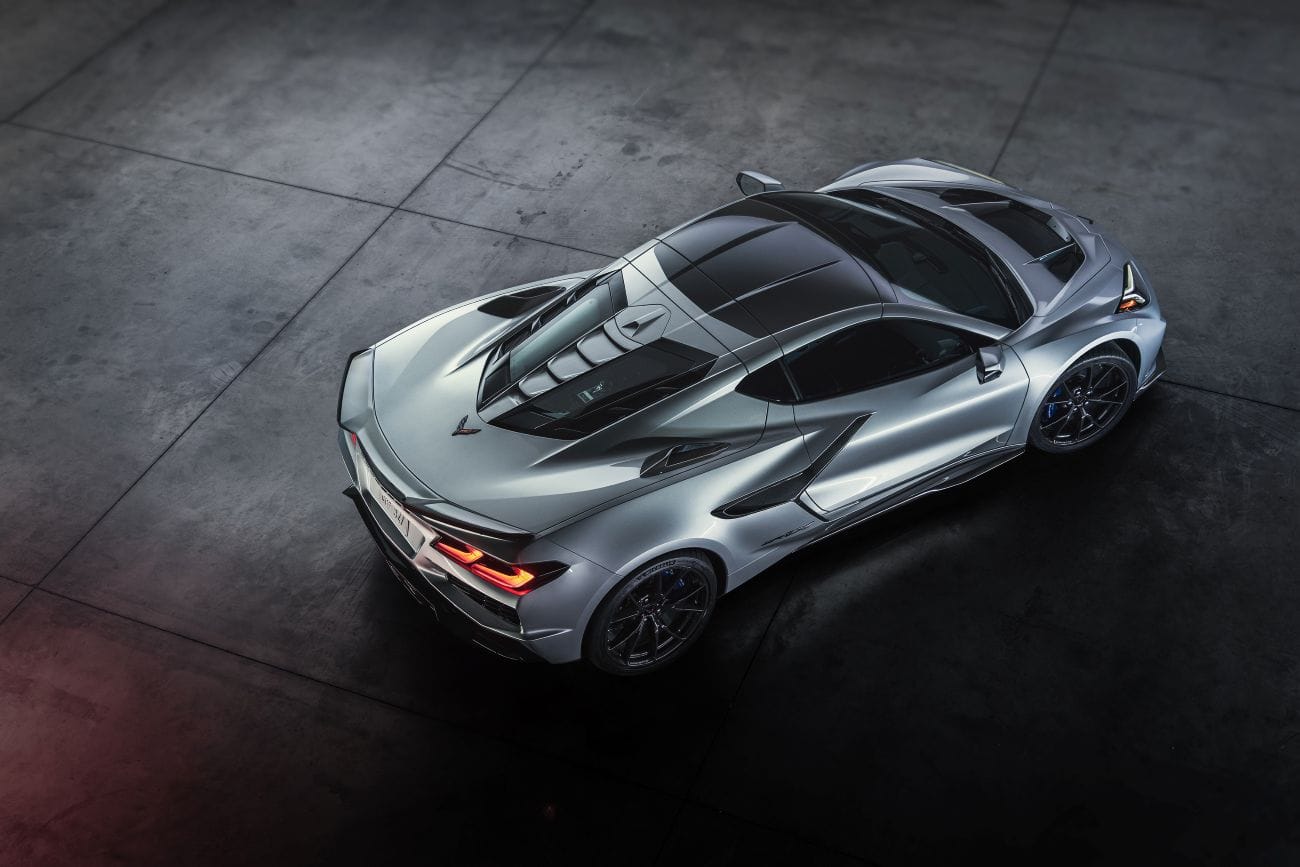 CORVETTE ZR1X 2026: EL HIPERAUTO QUE REDEFINE EL PODER AMERICANO V12MAGAZINE Corvette ZR1X 2026 irrumpe en el panorama automotor como el hiperdeportivo más brutal de Chevrolet, combinando tracción total electrificada, potencia extrema y una ingeniería digna de un cohete de pista. V12MAGAZINE