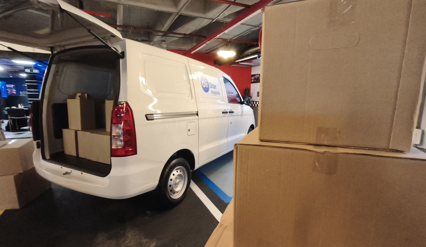CHEVROLET N400: TECNOLOGÍA DE FÁBRICA PARA IMPULSAR TU PRODUCTIVIDAD AL MÁXIMO V12MAGAZINE Chevrolet N400 llega a Colombia como la opción perfecta para los emprendedores y empresarios que buscan tecnología avanzada, seguridad y eficiencia, todo integrado desde fábrica para impulsar la productividad y proteger cada inversión. V12MAGAZINE