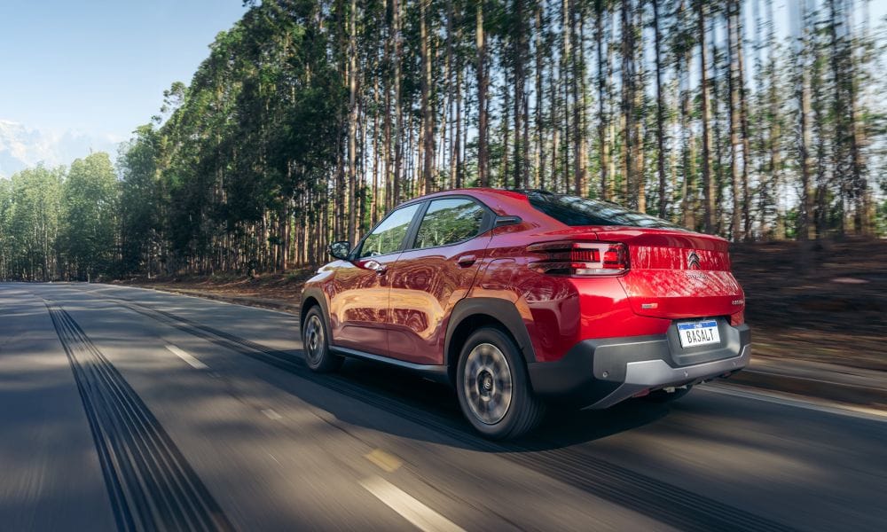 CITROËN BASALT: EL SUV-SEDÁN QUE TE VA A VOLAR LA CABEZA V12MAGAZINE Citroën Basalt irrumpe en Colombia con su propuesta disruptiva en diseño SUV coupé, ofreciendo espacio, confort y versatilidad para familias modernas con estilo y funcionalidad. V12MAGAZINE