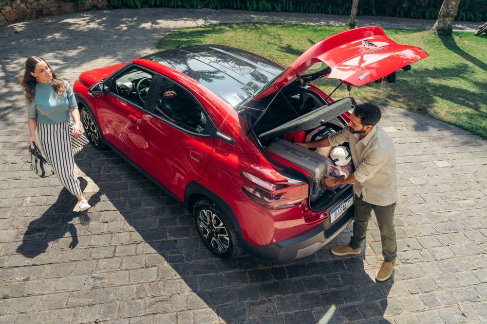 CITROËN BASALT: EL SUV-SEDÁN QUE TE VA A VOLAR LA CABEZA V12MAGAZINE Citroën Basalt irrumpe en Colombia con su propuesta disruptiva en diseño SUV coupé, ofreciendo espacio, confort y versatilidad para familias modernas con estilo y funcionalidad. V12MAGAZINE