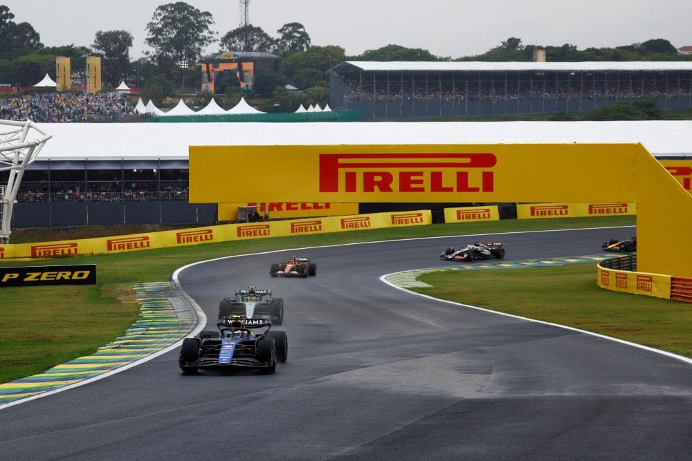FÓRMULA 1: ¡VIVE LA EMOCIÓN EN INTERLAGOS CON PIRELLI Y GANA PARA VER EL GP DE SÃO PAULO! V12MAGAZINE La Fórmula 1 llega con Pirelli a Colombia, ofreciendo una experiencia única. Participa en simuladores, haz el mejor tiempo y gana entradas al Gran Premio de São Paulo 2025 en Interlagos. V12MAGAZINE