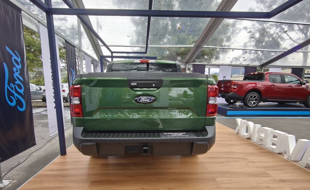 FORD MAVERICK 2025: LA INCREÍBLE REVOLUCIÓN HÍBRIDA DE FORD EN UNA PICK-UP COMPACTA Y TECNOLÓGICA V12MAGAZINE La Ford Maverick 2025 aterriza en Colombia con una propuesta innovadora que combina eficiencia, diseño moderno y tecnología avanzada, redefiniendo el concepto de pick-up compacta en el país. V12MAGAZINE