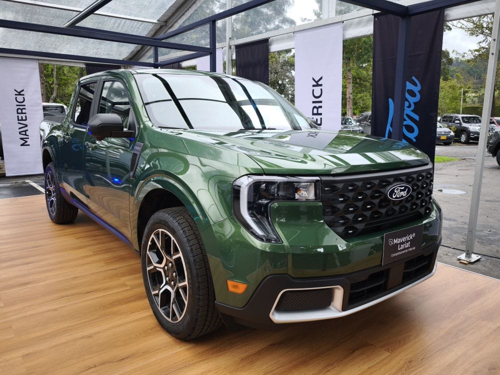 FORD MAVERICK 2025: LA INCREÍBLE REVOLUCIÓN HÍBRIDA DE FORD EN UNA PICK-UP COMPACTA Y TECNOLÓGICA V12MAGAZINE La Ford Maverick 2025 aterriza en Colombia con una propuesta innovadora que combina eficiencia, diseño moderno y tecnología avanzada, redefiniendo el concepto de pick-up compacta en el país. V12MAGAZINE