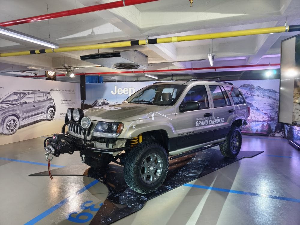 JEEP GRAND CHEROKEE: EL ÍCONO INMORTAL QUE CONQUISTÓ MONSERRATE, VOLVIÓ A RESUGIR DESPUES DE 20 AÑOS V12MAGAZINE Jeep