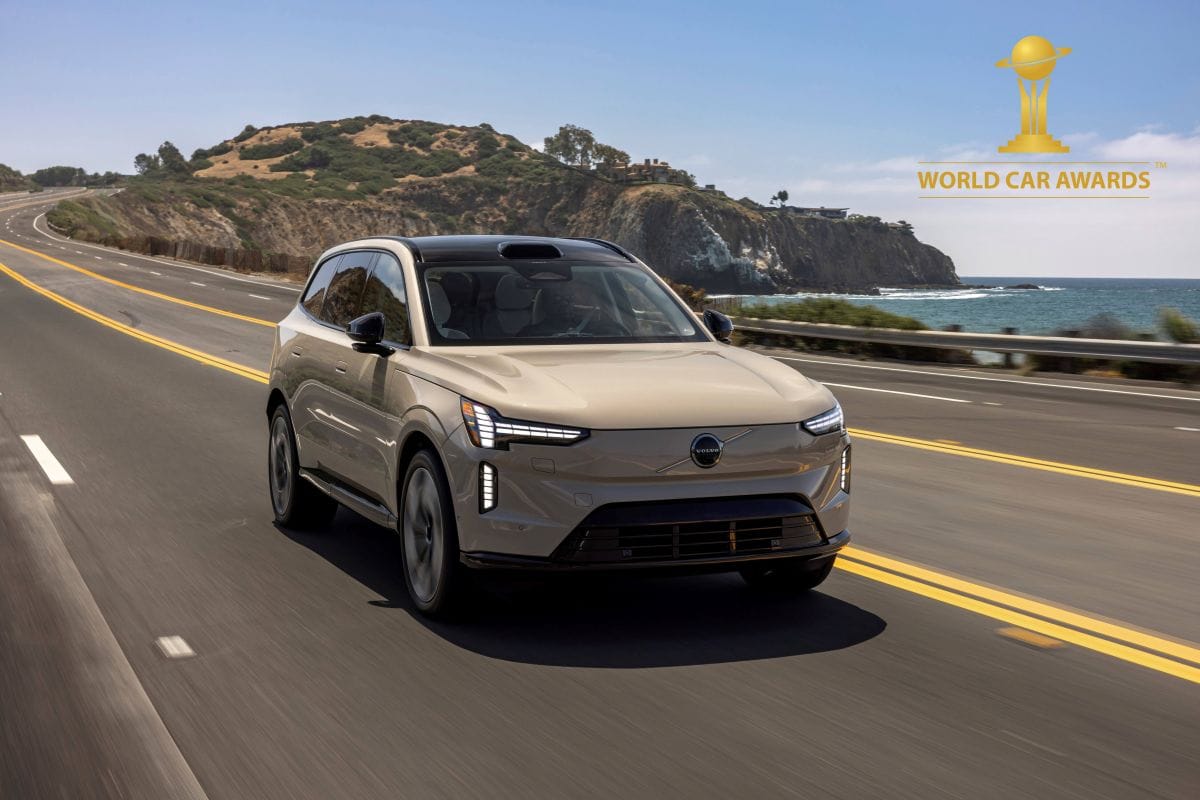 VOLVO EX90: ¡LA SUV MÁS SEGURA DEL MUNDO LLEGA CON JUANES COMO EMBAJADOR! V12MAGAZINE El Volvo EX90 marca un hito en la industria automotriz al combinar tecnología de vanguardia, diseño escandinavo y un firme compromiso con la sostenibilidad. Esta SUV 100% eléctrica no solo redefine los estándares de seguridad, sino que también simboliza el futuro de la movilidad responsable. V12MAGAZINE