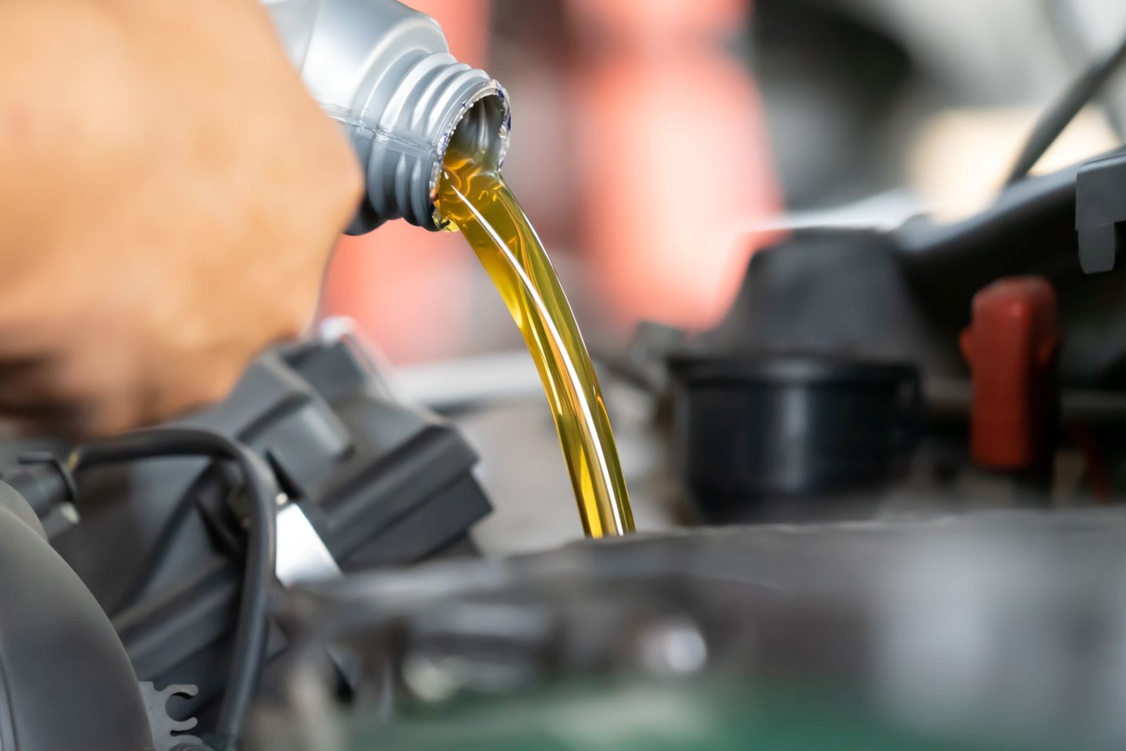 ACDELCO ACELERA EN COLOMBIA: IMPARABLE LANZAMIENTO DE ACEITE SEMISINTÉTICO Y APLICACIÓN MÓVIL V12MAGAZINE ACDelco, respaldada por General Motors, pisa fuerte en el mercado colombiano con el lanzamiento del aceite semisintético ILSAC GF-7, una fórmula diseñada para maximizar el rendimiento del motor. Este producto combina bases minerales premium con componentes sintéticos, ofreciendo una solución ideal para quienes buscan eficiencia y durabilidad sin comprometer el presupuesto. V12MAGAZINE
