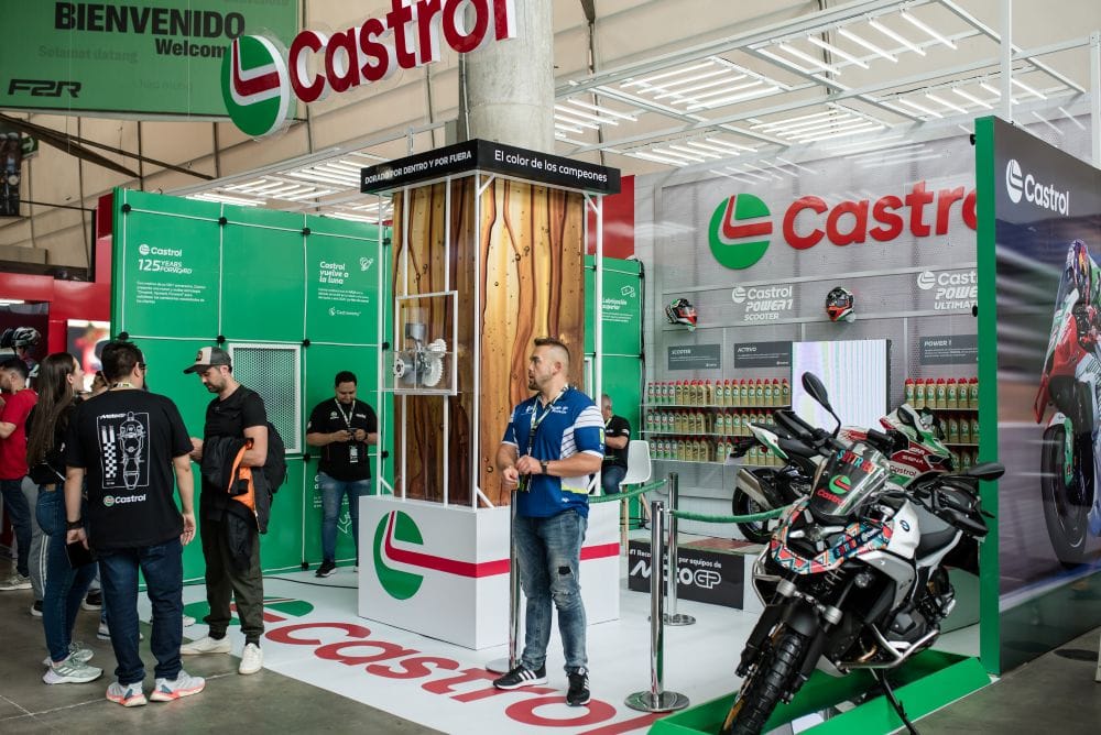 CAPACITACIÓN REVOLUCIONARIA: ‘SUPERTÉCNICOS’ DE CASTROL EMPODERA A MECÁNICOS V12MAGAZINE Capacitación que transforma: Castrol presenta ‘Supertécnicos’, un programa gratuito que impulsa a mecánicos de motos en Colombia con formación, premios y reconocimiento profesional. V12MAGAZINE