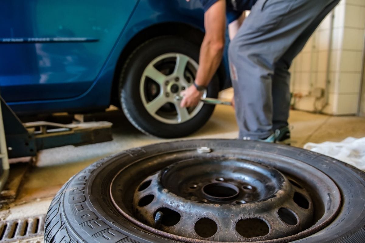 RECICLAJE AUTOMOTOR: LA PODEROSA HERRAMIENTA VERDE QUE REVOLUCIONA LA INDUSTRIA V12MAGAZINE El reciclaje es un pilar fundamental para el sector automotor, impulsando prácticas sostenibles que cuidan el planeta. Descubre cómo la industria transforma desafíos en oportunidades para un futuro más verde. V12MAGAZINE