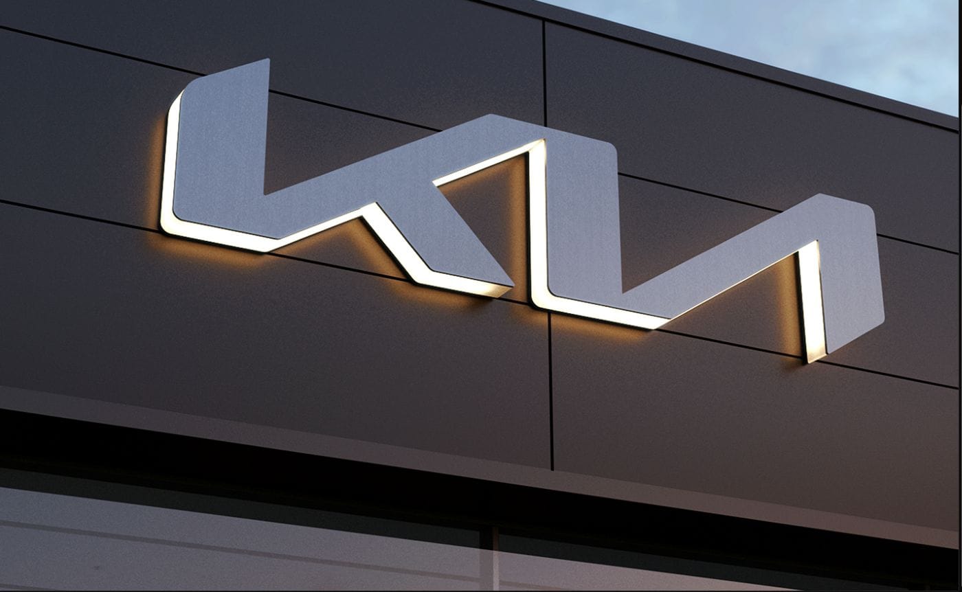 KIA ALCANZA EN MAYO UN CRECIMIENTO EXPLOSIVO EN VENTAS: PORTAFOLIO NUEVO, SU GRAN APUESTA V12MAGAZINE KIA se posiciona como la marca de mayor crecimiento en Colombia durante 2025, con un aumento del 48,4% en ventas, liderando en regiones clave y destacando con modelos como el K3 y K3 Cross. V12MAGAZINE