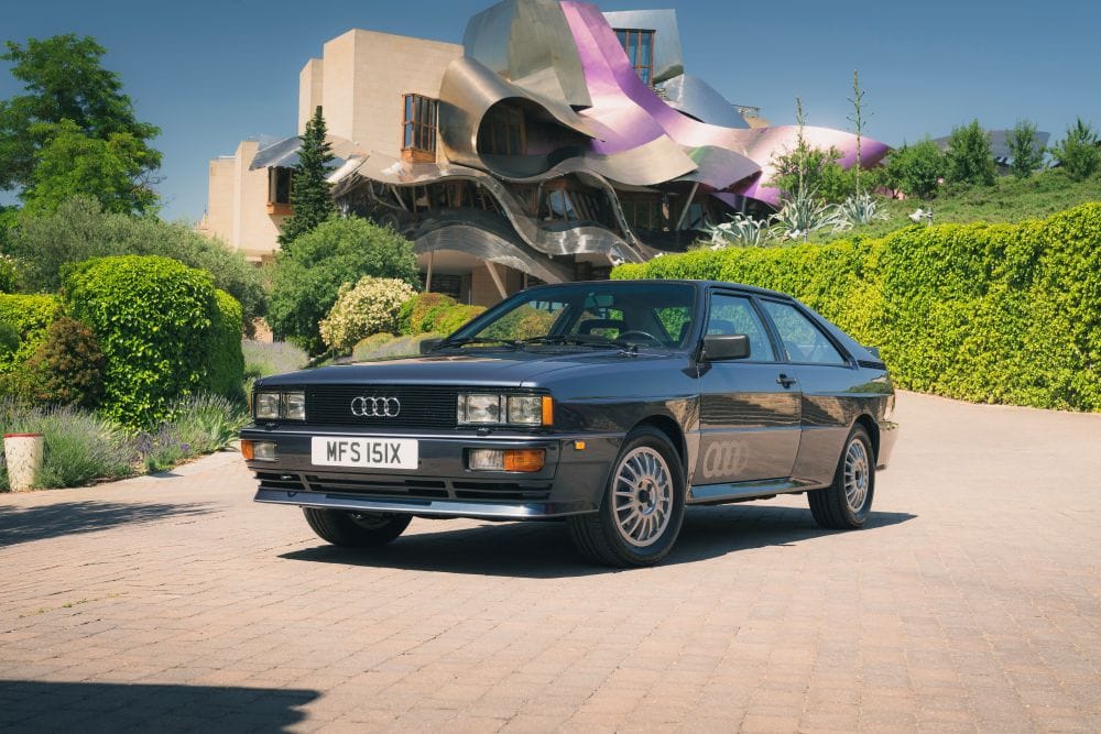 Audi conmemora seis décadas de innovación revolucionaria en diseño automotriz, desde el legendario Frankfurt Motor Show 1965 hasta los modernos vehículos eléctricos actuales, marcando historia constantemente. V12MAGAZINE
