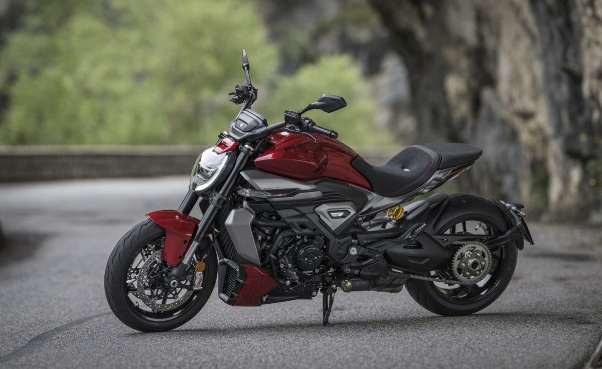 DUCATI XDIAVEL V4: PODER, ELEGANCIA Y REBELDÍA EN DOS RUEDAS V12MAGAZINE Ducati XDiavel V4