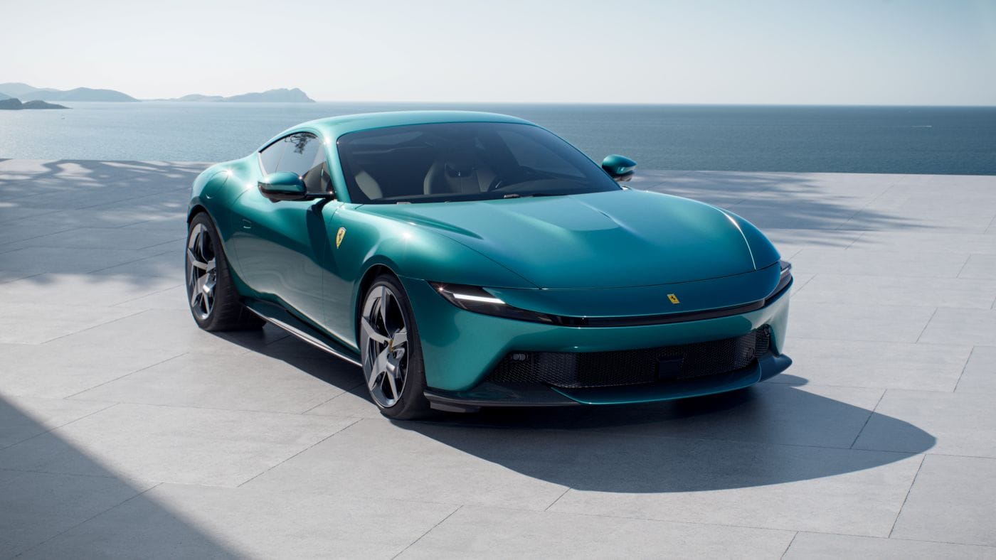 Ferrari vuelve a sorprender al mundo con el lanzamiento del Ferrari Amalfi, un coupé 2+ que combina la elegancia italiana con un rendimiento salvaje. Un auto que no solo sustituye al Ferrari Roma, sino que inaugura una nueva era para los modelos gran turismo de Maranello. V12MAGAZINE