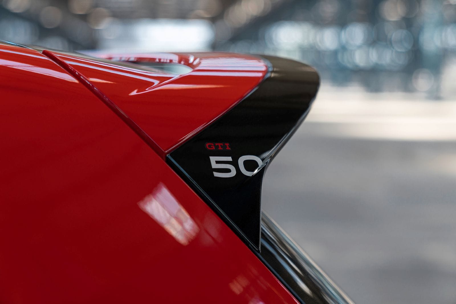 BRIDGESTONE POTENZA RACE: LLANTAS PODEROSAS PARA EL VOLKSWAGEN GOLF GTI MÁS RÁPIDO DE LA HISTORIA V12MAGAZINE Bridgestone Potenza Race es sinónimo de velocidad, precisión y rendimiento. En colaboración con Volkswagen, estas llantas marcan un nuevo hito en la historia automotriz con el Golf GTI EDITION 50. V12MAGAZINE