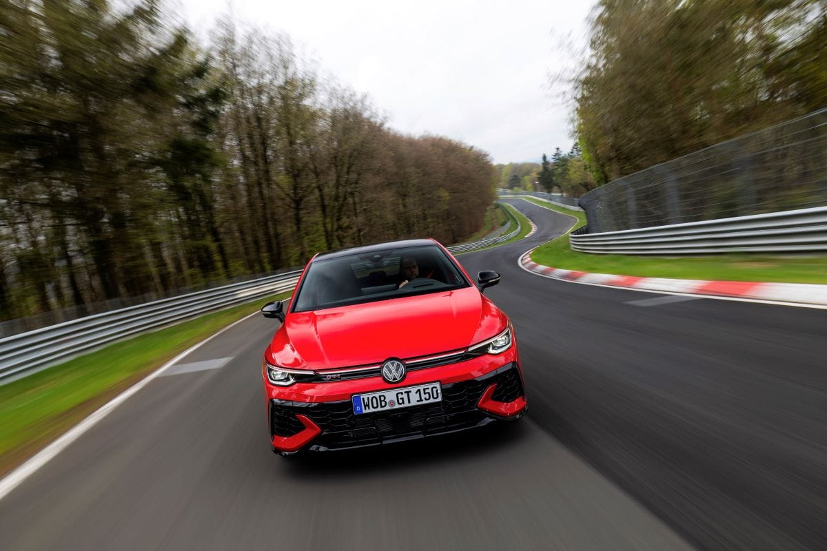 BRIDGESTONE POTENZA RACE: LLANTAS PODEROSAS PARA EL VOLKSWAGEN GOLF GTI MÁS RÁPIDO DE LA HISTORIA V12MAGAZINE Potenza Race