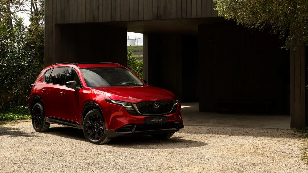 ¡REVOLUCIÓN JAPONESA! EL NUEVO MAZDA CX-5 2025 LLEGA MÁS TECNOLÓGICO Y VERSÁTIL QUE NUNCA V12MAGAZINE El totalmente nuevo Mazda CX-5 ya está listo para conquistar el mundo y reafirmar su lugar como uno de los SUV más vendidos y queridos del planeta. Presentado oficialmente a nivel global, esta nueva generación representa un gran salto en diseño, tecnología y versatilidad. V12MAGAZINE
