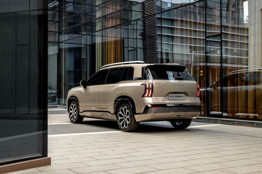 El AION V de GAC llega a Colombia ofreciendo hasta 600 km de autonomía, diseño robusto, tecnología avanzada, alto rendimiento con 165 kW (224 hp) y 240 Nm de torque. V12MAGAZINE
