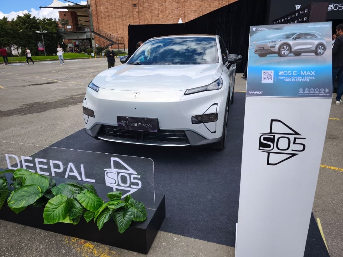 La Deepal S05 en Colombia irrumpe en el mercado con diseño sofisticado, tecnología avanzada y opciones eléctricas que redefinen lo que esperamos de una SUV de lujo. V12MAGAZINE