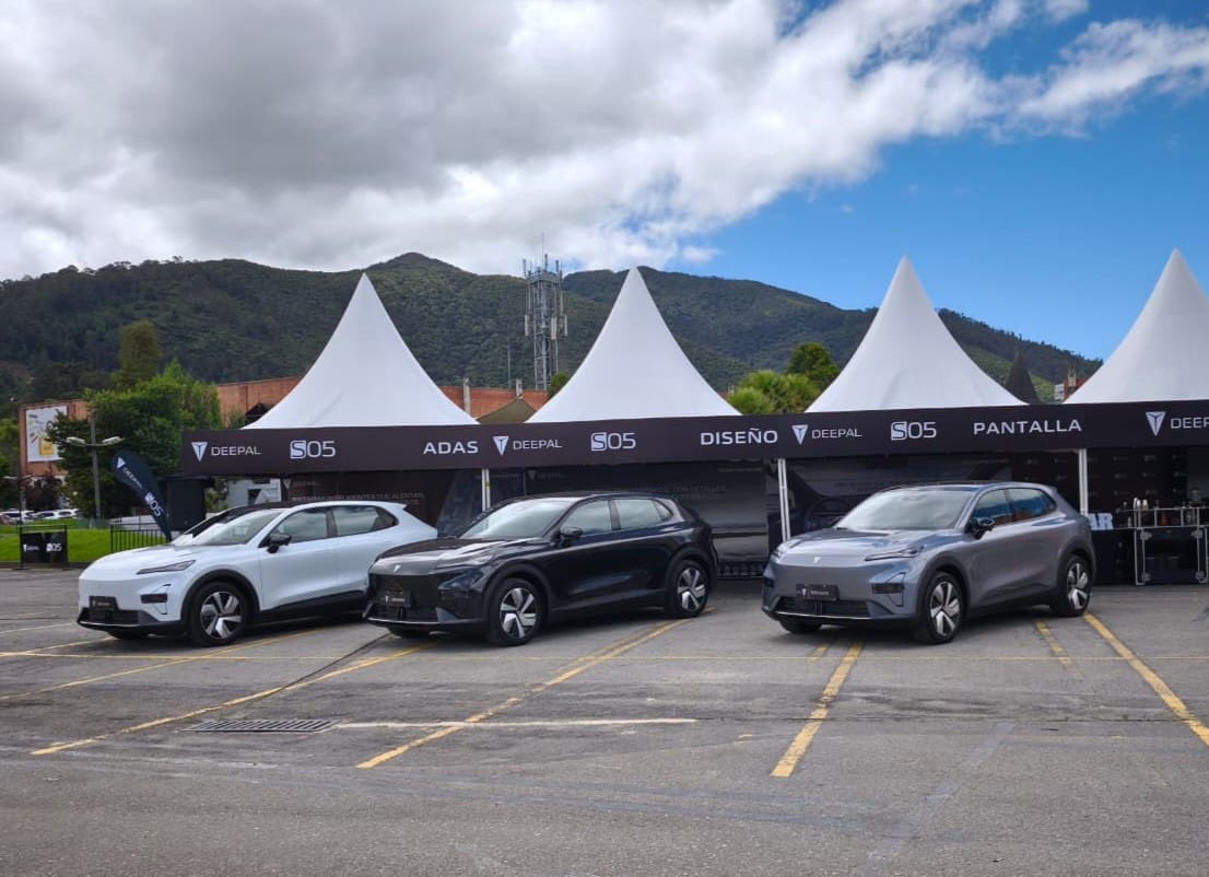 La Deepal S05 en Colombia irrumpe en el mercado con diseño sofisticado, tecnología avanzada y opciones eléctricas que redefinen lo que esperamos de una SUV de lujo. V12MAGAZINE