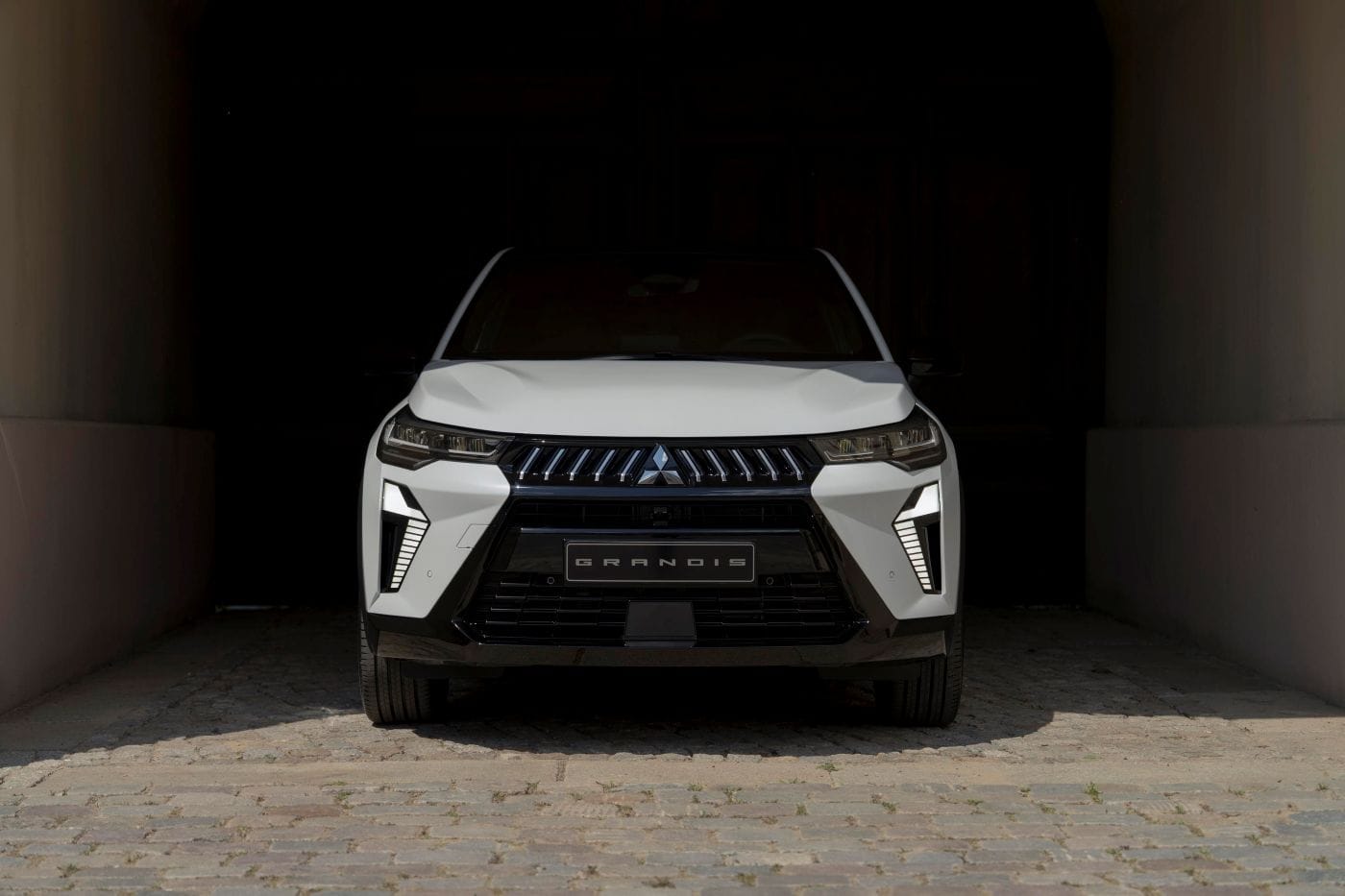 MITSUBISHI GRANDIS 2025: EL SUV COMPACTO HÍBRIDO QUE MARCA TENDENCIA V12MAGAZINE El Mitsubishi Grandis 2025 llega para revolucionar el segmento SUV compacto con un diseño audaz, propulsores híbridos y tecnología de conectividad de última generación. V12MAGAZINE