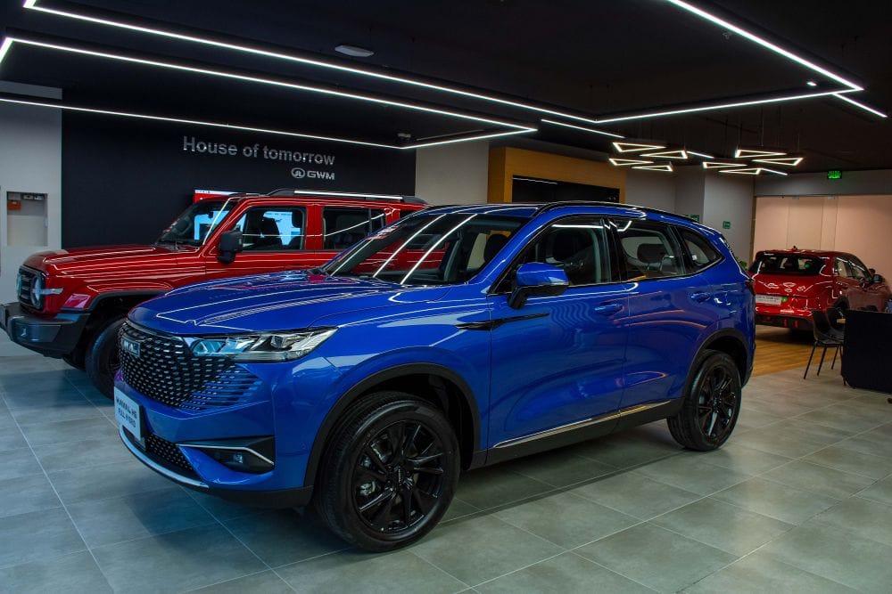 GWM LLEGA A USAQUÉN PLAZA PARA REDEFINIR LA EXPERIENCIA DE COMPRA DEL CLIENTE V12MAGAZINE El arribo de GWM a Usaquén Plaza marca un hito para la industria automotriz en Bogotá. Este nuevo Centro de Experiencia Inchcape integra lo mejor en innovación, diseño y tecnología automotriz bajo un solo techo. V12MAGAZINE