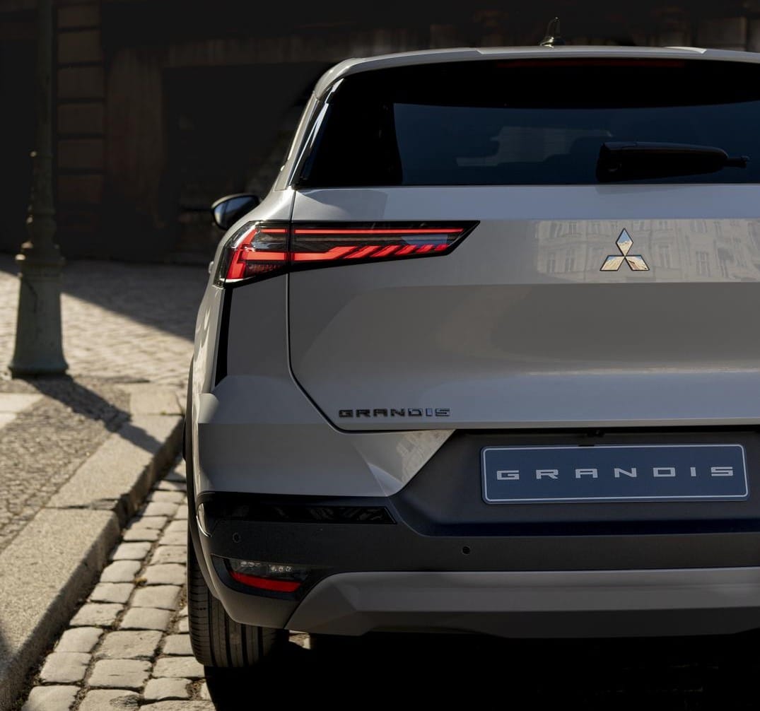 MITSUBISHI GRANDIS 2025: EL SUV COMPACTO HÍBRIDO QUE MARCA TENDENCIA V12MAGAZINE El Mitsubishi Grandis 2025 llega para revolucionar el segmento SUV compacto con un diseño audaz, propulsores híbridos y tecnología de conectividad de última generación. V12MAGAZINE