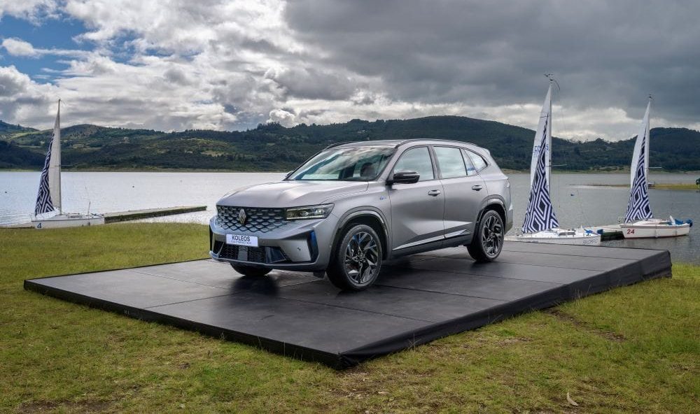 RENAULT KOLEOS FULL HYBRID E-TECH DESATA EL LUJO Y LA TECNOLOGÍA EN COLOMBIA V12MAGAZINE Koleos Hybrid E-Tech