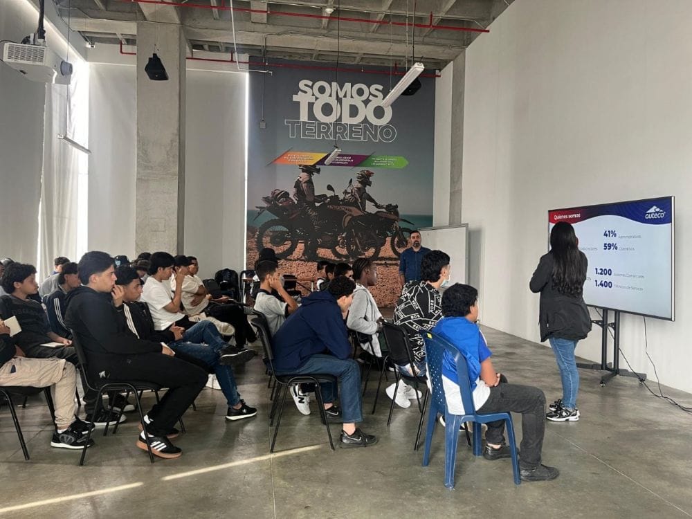 IMPACTANTE ALIANZA: RED DE ENSAMBLE Y PROGRAMA PARCEROS CAMBIAN VIDAS EN MEDELLÍN V12MAGAZINE La Red de Ensamble y Programa Parceros firmaron un acuerdo que busca transformar el futuro de cientos de jóvenes vulnerables en Medellín mediante educación técnica y verdaderas oportunidades de vida. V12MAGAZINE