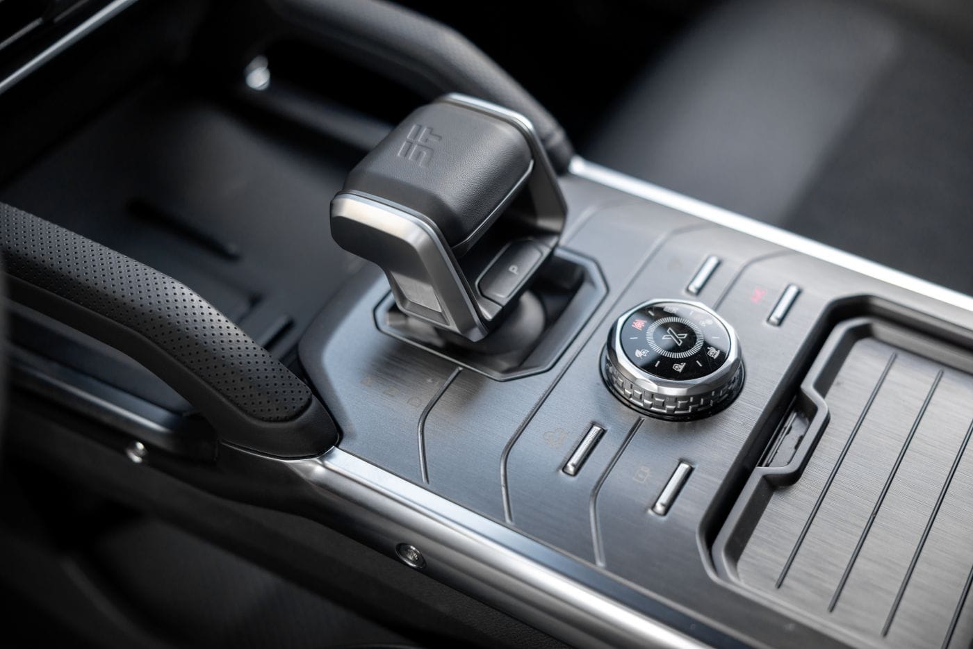 JETOUR T2: IMPACTA EL MERCADO CON POTENCIA Y EFICIENCIA EN UNA SUV HÍBRIDA ENCHUFABLE V12MAGAZINE La Jetour T2 llega a Colombia para revolucionar el segmento de las SUV híbridas enchufables con diseño robusto, potencia impresionante y hasta 900 km de autonomía combinada. V12MAGAZINE
