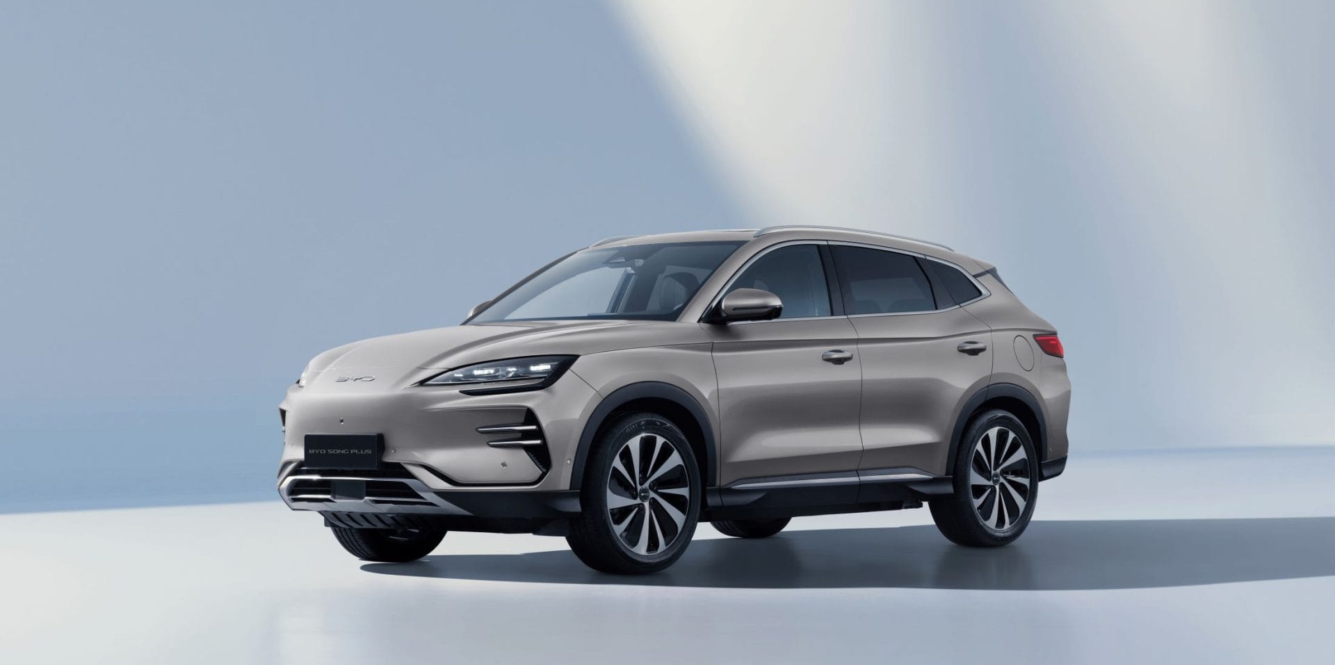 ¡LA BYD SONG PLUS EV IRRUMPE EN COLOMBIA Y QUIERE CAMBIAR LAS REGLAS DEL JUEGO ELÉCTRICO! V12MAGAZINE BYD Song Plus EV