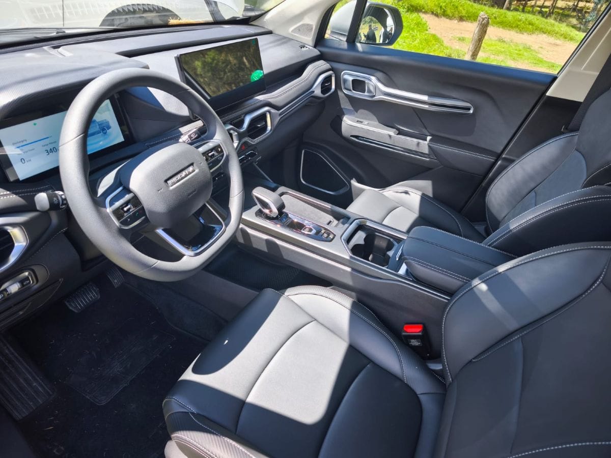 GEELY RIDDARA EN COLOMBIA: LA NUEVA PICK-UP ELÉCTRICA CON 455 KM DE AUTONOMÍA V12MAGAZINE La Geely Riddara llegó a Colombia para transformar el futuro de las pick-ups eléctricas, con potencia, autonomía y tecnología que redefinen el trabajo duro y la movilidad inteligente. V12MAGAZINE