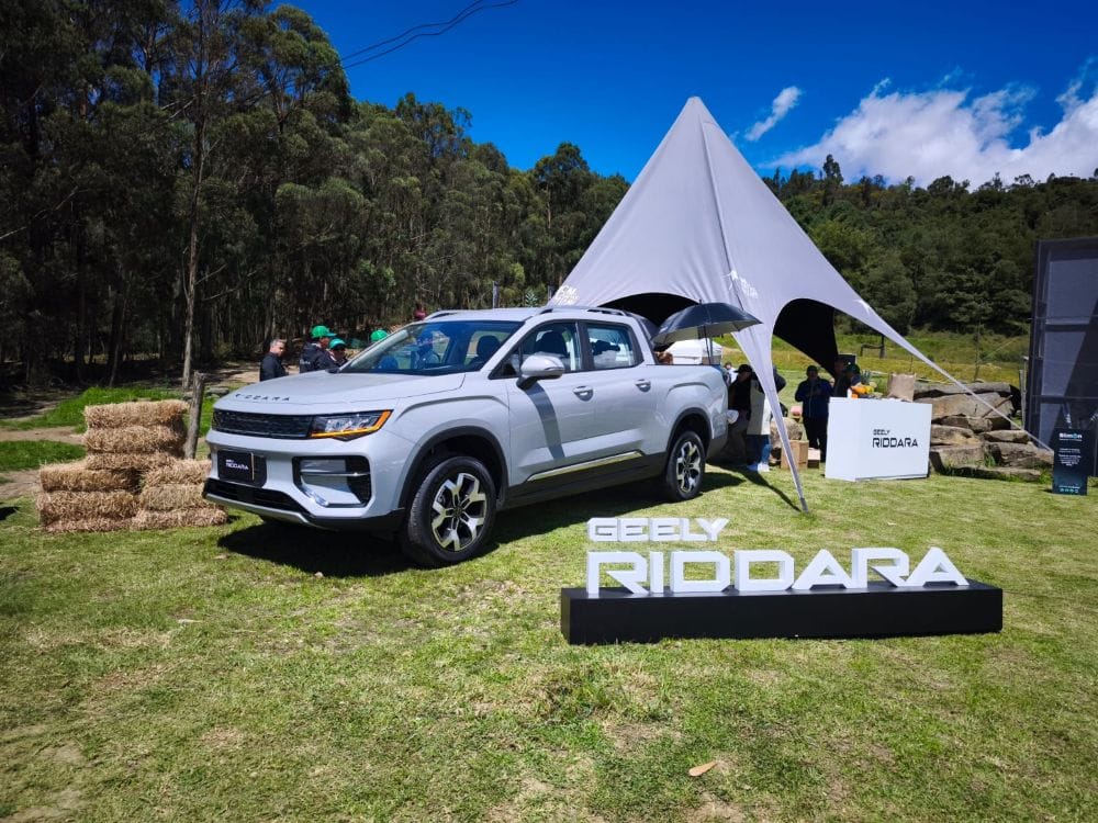 GEELY RIDDARA EN COLOMBIA: LA NUEVA PICK-UP ELÉCTRICA CON 455 KM DE AUTONOMÍA V12MAGAZINE La Geely Riddara llegó a Colombia para transformar el futuro de las pick-ups eléctricas, con potencia, autonomía y tecnología que redefinen el trabajo duro y la movilidad inteligente. V12MAGAZINE