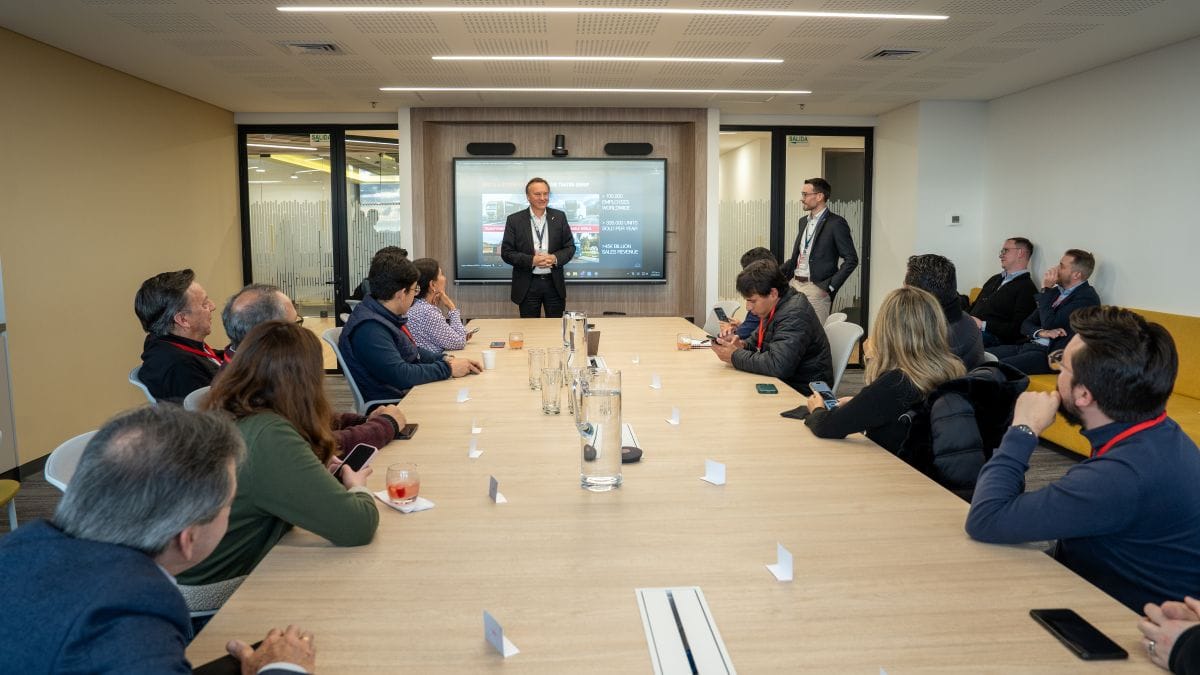 CAMIONES MAN DEBUTAN EN COLOMBIA CON INGENIERÍA DE ÉLITE V12MAGAZINE Los camiones MAN en Colombia ya son una realidad, un debut que marca un antes y un después en el transporte pesado gracias a la potencia, seguridad y tecnología alemana. V12MAGAZINE