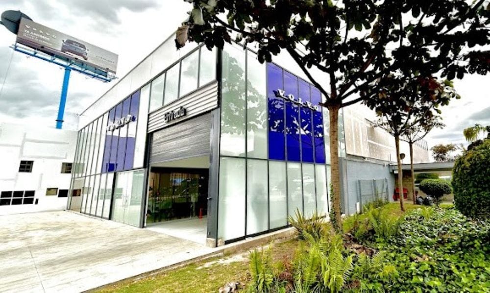 COMAGRO Y VOLVO ESTRENAN VITRINA Y TALLER EN CHÍA CON UN CONCEPTO 100 % SOSTENIBLE V12MAGAZINE Volvo en Chía