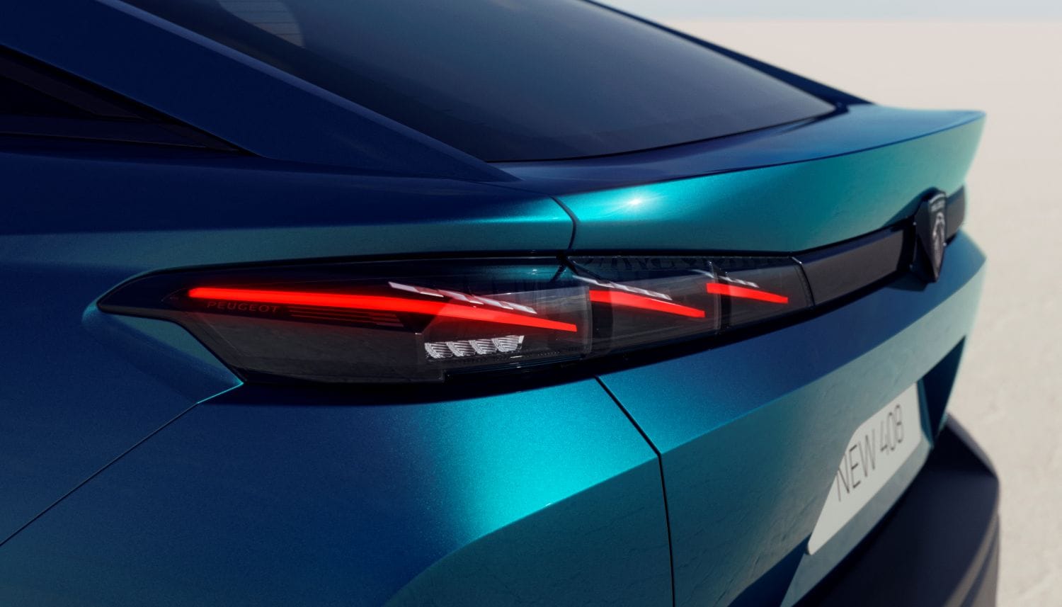 SUMÉRGETE EN EL NUEVO PEUGEOT 408 Y SU ELEGANCIA IRRESISTIBLE FRANCESA, DISPONIBLE EN COLOMBIA V12MAGAZINE COLOMBIA
¿Estás listo para que un león francés te robe el aliento en las calles de Bogotá? El nuevo Peugeot 408 acaba de aterrizar en Colombia, rompiendo moldes con su estilo imparable. V12MAGAZINE