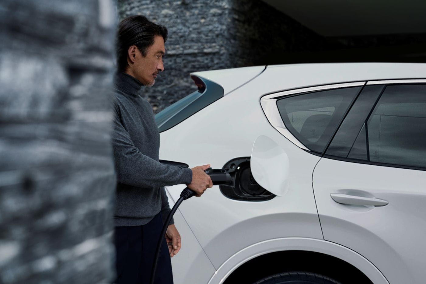 NO LA MIRES, MANÉJALA: LA MAZDA CX-60 HÍBRIDA ENCHUFABLE TE HARÁ CAMBIAR DE IDEA V12MAGAZINE Mazda CX-60 híbrida enchufable llega para redefinir lo que entendemos por un SUV premium con sistema PHEV. Con diseño elegante, potencia envolvente y tecnología de vanguardia, esta Mazda CX-60 híbrida enchufable promete conquistar al mercado colombiano. V12MAGAZINE