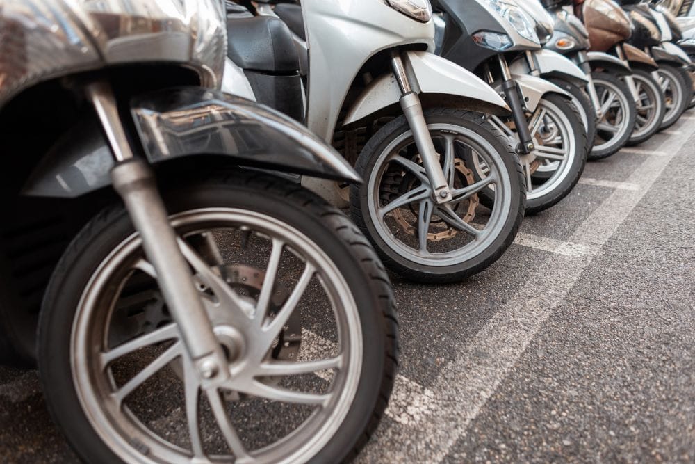 DÍA NACIONAL DEL MOTOCICLISTA: UNA CELEBRACIÓN QUE UNE A COLOMBIA SOBRE DOS RUEDAS V12MAGAZINE Día Nacional del Motociclista será una fecha oficial en Colombia para reconocer el papel social, económico y cultural de millones de motociclistas que mueven al país cada día. V12MAGAZINE