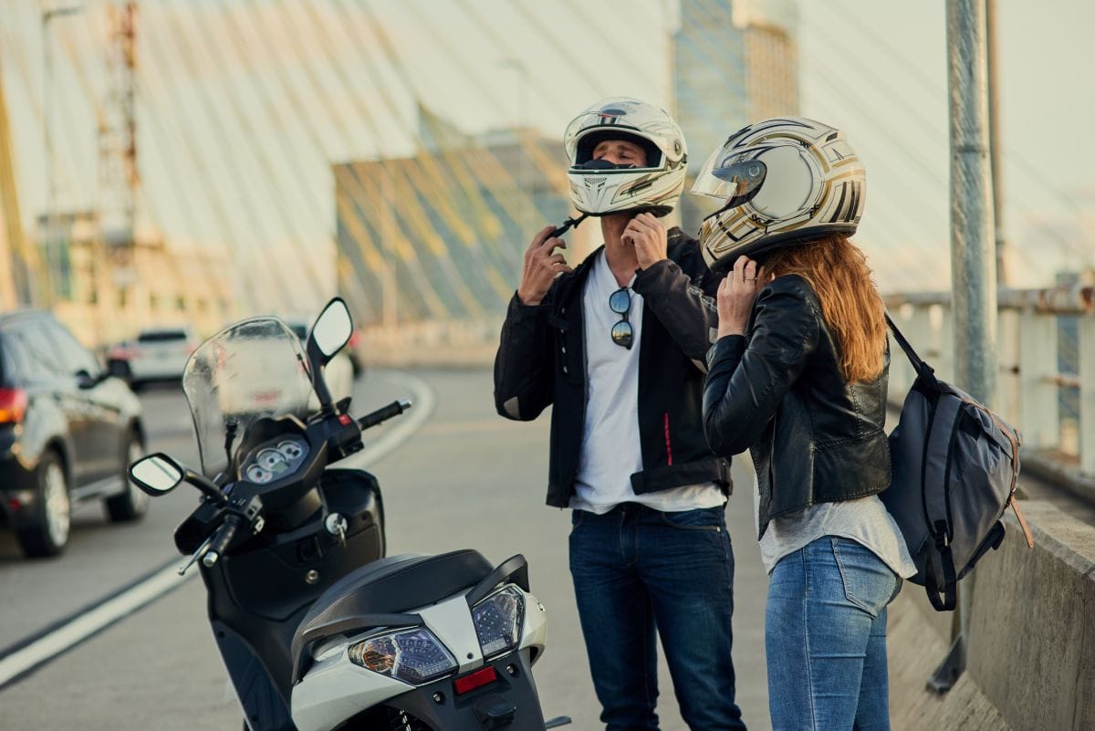 DÍA NACIONAL DEL MOTOCICLISTA: UNA CELEBRACIÓN QUE UNE A COLOMBIA SOBRE DOS RUEDAS V12MAGAZINE Día Nacional del Motociclista será una fecha oficial en Colombia para reconocer el papel social, económico y cultural de millones de motociclistas que mueven al país cada día. V12MAGAZINE