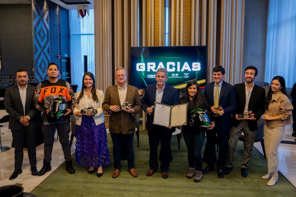 DÍA NACIONAL DEL MOTOCICLISTA: UNA CELEBRACIÓN QUE UNE A COLOMBIA SOBRE DOS RUEDAS V12MAGAZINE Día Nacional del Motociclista será una fecha oficial en Colombia para reconocer el papel social, económico y cultural de millones de motociclistas que mueven al país cada día. V12MAGAZINE
