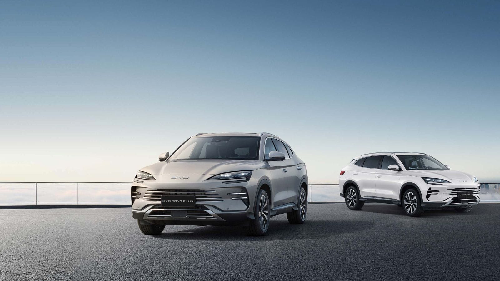 Descubre la BYD Song Plus híbrida en Colombia: potencia de 261 HP, autonomía eléctrica de 105 km, diseño premium y precios desde $179.990.000 COP. Revoluciona tu forma de conducir ya. V12MAGAZINE