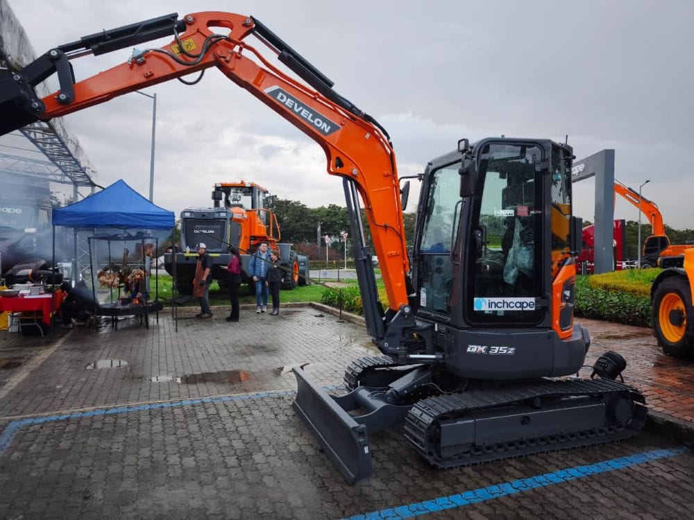 DEVELON LLEGA A COLOMBIA: LÍNEA DE EXCAVADORAS TIER 4 CON TELEMETRÍA V12MAGAZINE Develon presenta su nueva generación de excavadoras Tier 4/Stage V en Colombia: eficiencia, telemetría integrada y tecnologías que reducen consumo y emisiones. V12MAGAZINE