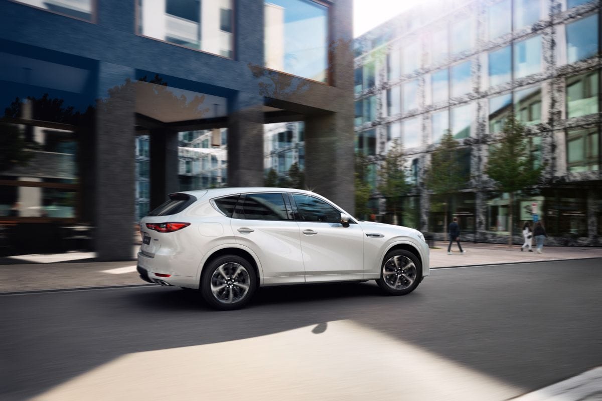 NO LA MIRES, MANÉJALA: LA MAZDA CX-60 HÍBRIDA ENCHUFABLE TE HARÁ CAMBIAR DE IDEA V12MAGAZINE Mazda CX-60 híbrida enchufable llega para redefinir lo que entendemos por un SUV premium con sistema PHEV. Con diseño elegante, potencia envolvente y tecnología de vanguardia, esta Mazda CX-60 híbrida enchufable promete conquistar al mercado colombiano. V12MAGAZINE